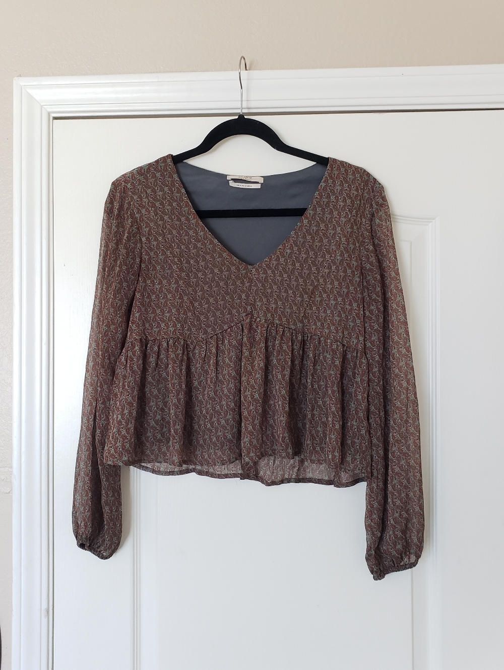 PULL & BEAR Medium Long Sheer Sleeve Paisley Print V Neck Boho Blouse